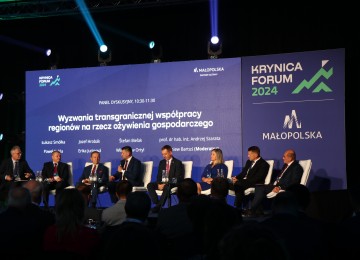 powiększ zdjęcie: Krynica Forum 2024: On Developing Business Based on Innovation and Passion