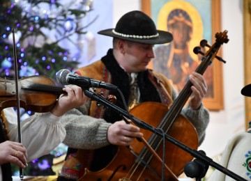 powiększ zdjęcie: Koncert kolęd „Z Góralską Kapelą przy Betlejemskim Świetle” w Rączynie